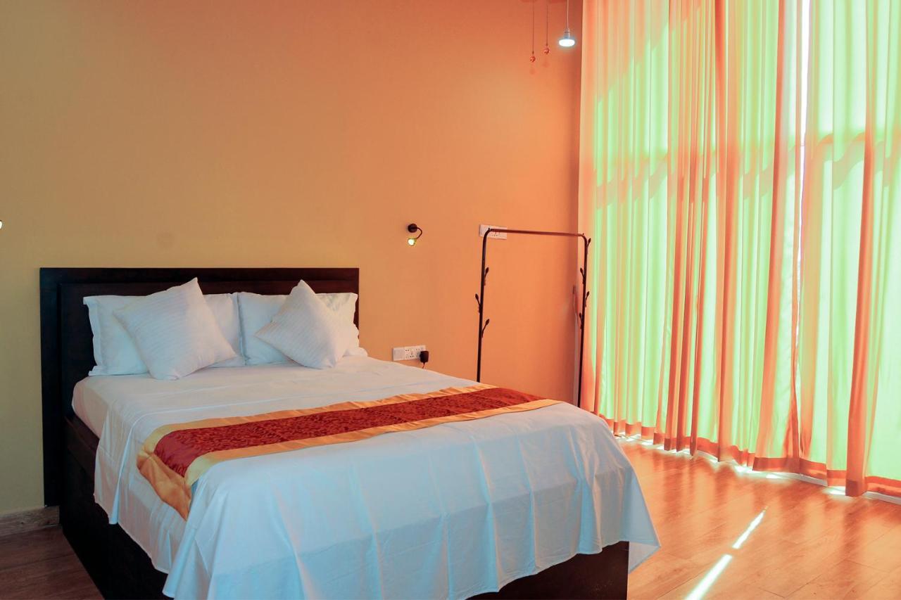 Woodycrest Hotel Trincomalee Eksteriør billede