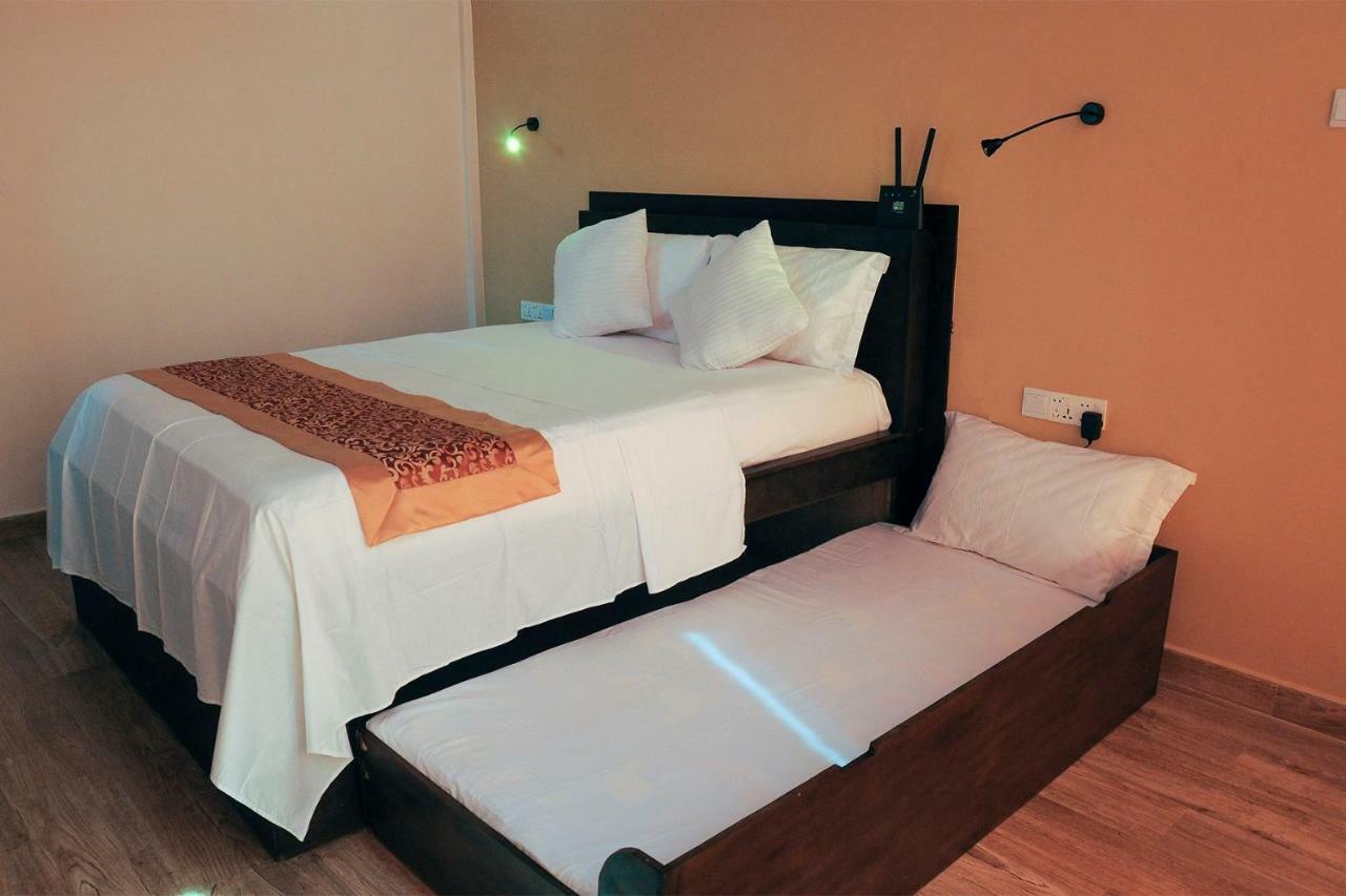 Woodycrest Hotel Trincomalee Eksteriør billede